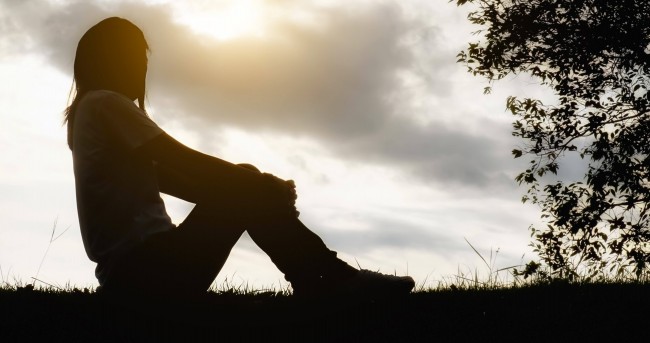 Solitude quand on a 50 ans : comment la détecter à la combattre ?